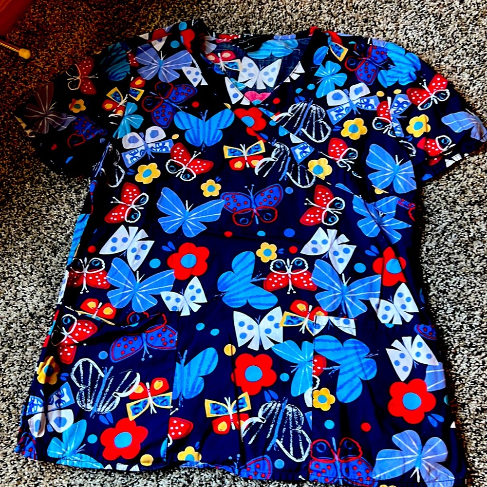 Printed scrub top